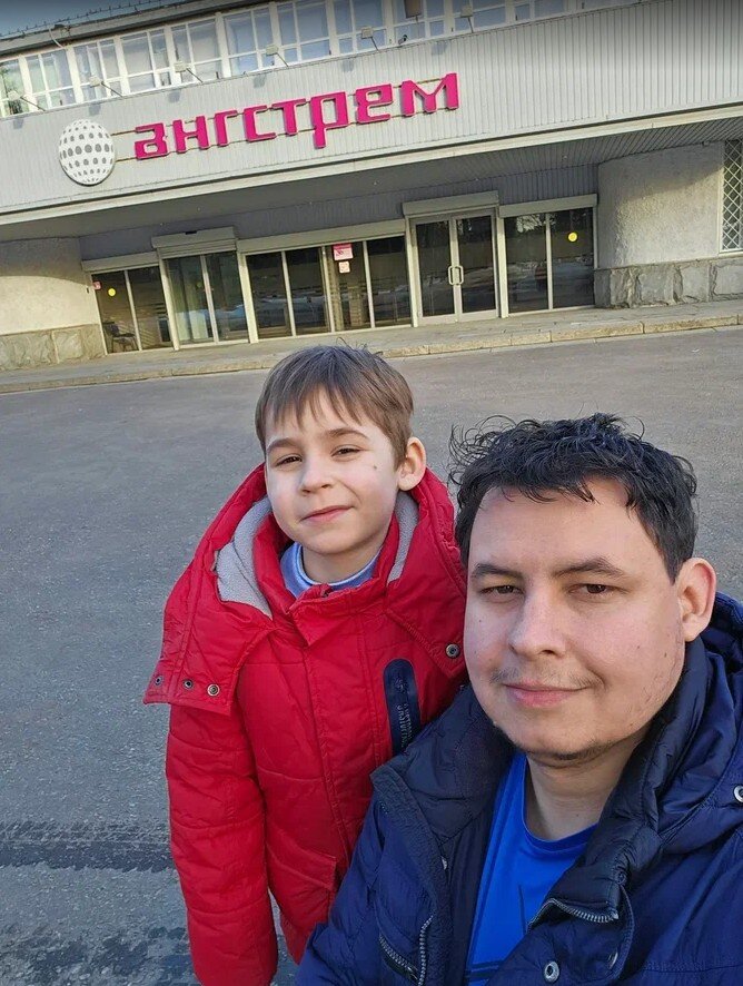 Я как раз работаю по соседству со "стройкой века". Вот, с сыном решили по ней погулять...