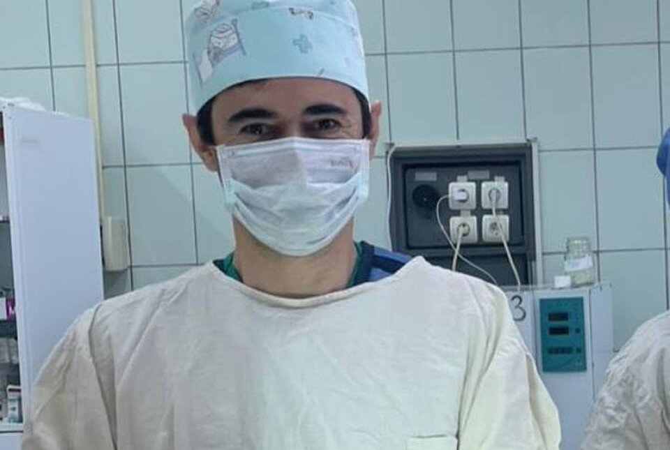     Руслан Газимагомедов взял отпуск за свой счет и отправился работать в больницу на Донбасс. Фото: из архива героя публикации