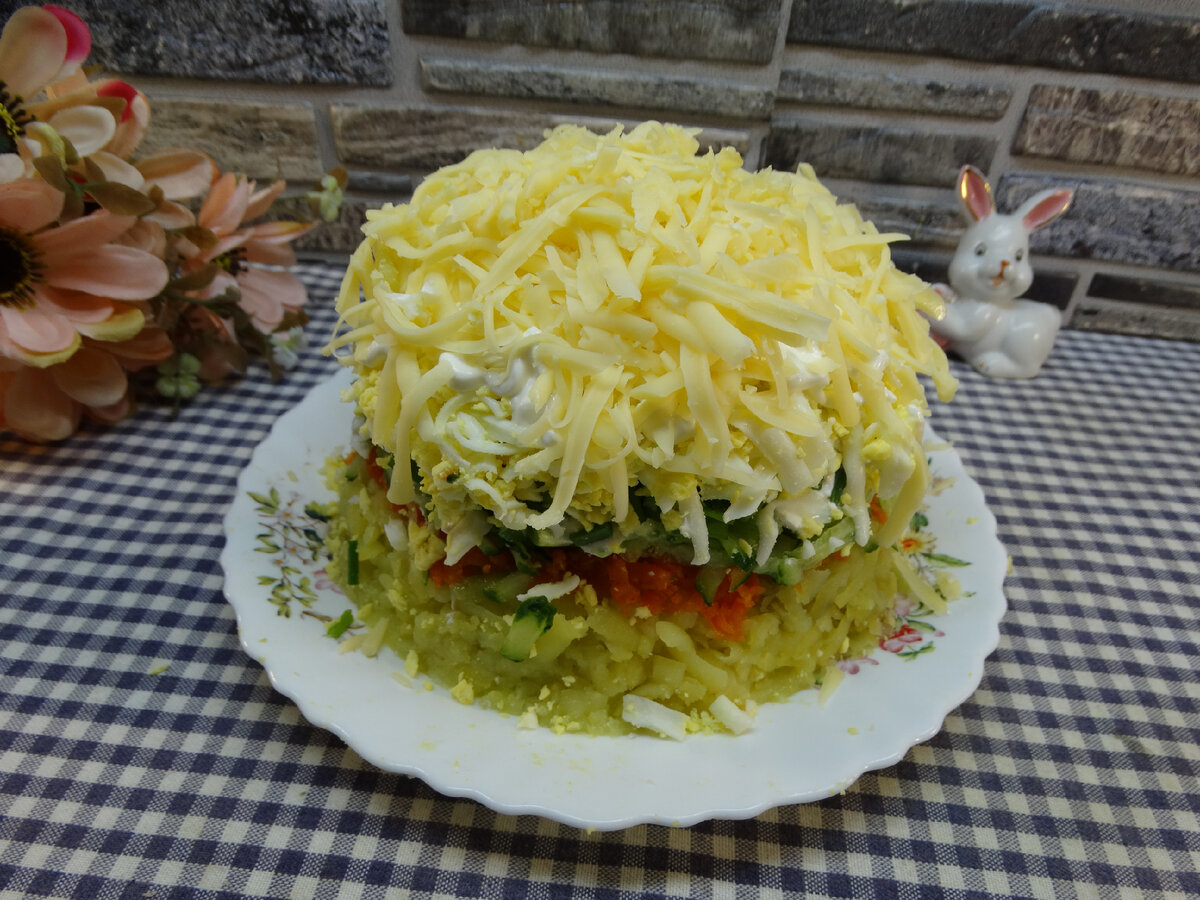 Весенний салат из овощей, зеленого лука, яиц и сыра | Готовим вкусно дома/  Кулинария/ Рецепты | Дзен