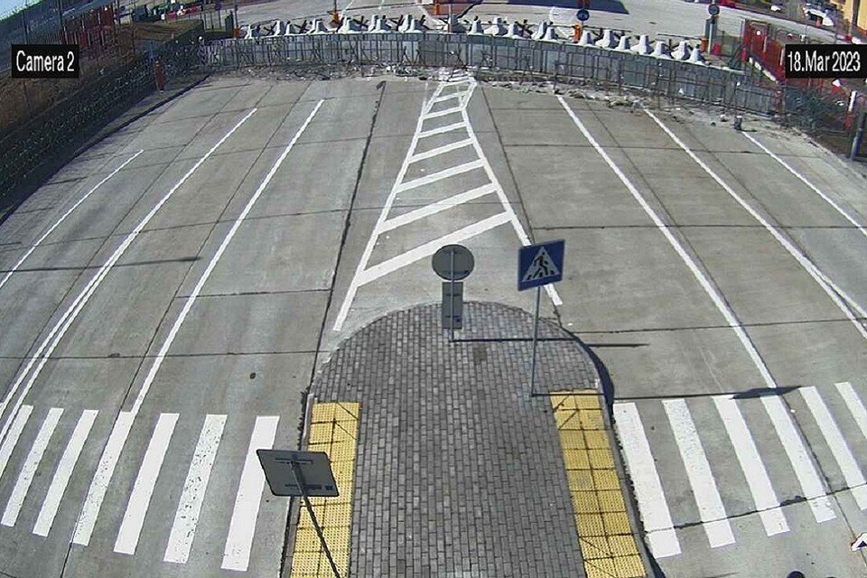     Так выглядит с белорусской стороны въезд на территорию Польши через погранпереход "Брузги". Скрин видео камер ГПК Беларуси