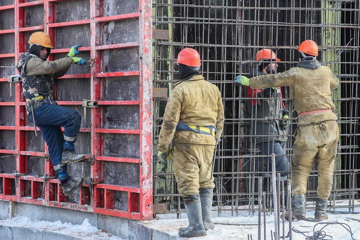 Фортификации выстраивают по всей линии соприкосновения с Украиной.  Фото: Bulkin Sergey / news.ru / globallookpress.com