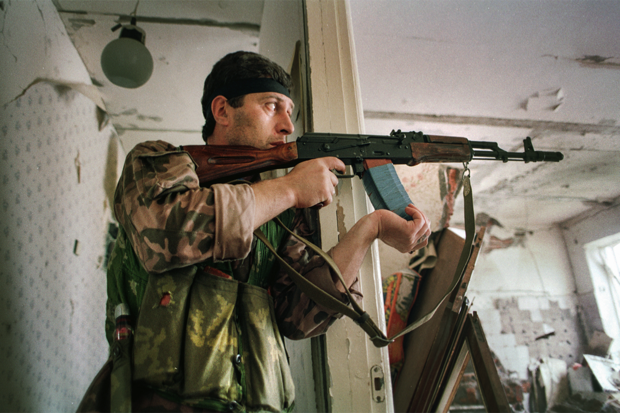 До распада Советского Союза Абхазия имела статус автономной республики в составе Грузинской ССР. В августе 1990 года, на фоне обострившихся межэтнических противоречий в регионе и ослабления центральной власти в СССР, абхазские власти приняли Декларацию о суверенитете Абхазской АССР. В апреле 1991 года Грузия, взявшая курс на окончательное отделение от СССР, приняла декларацию о независимости.