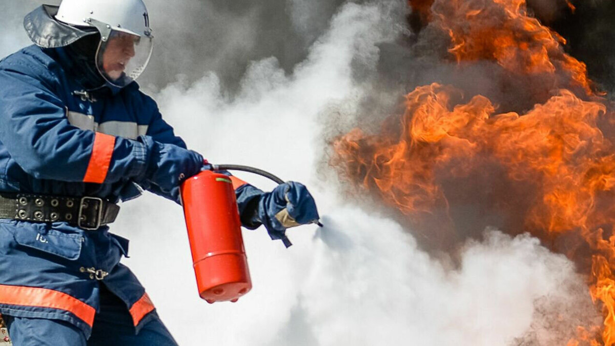     В пятницу в городе Волжском Волгоградской области загорелась ГАЗель. Микроавтобус был припаркован во дворе. Он сгорел полностью, сообщают очевидцы происшествия.