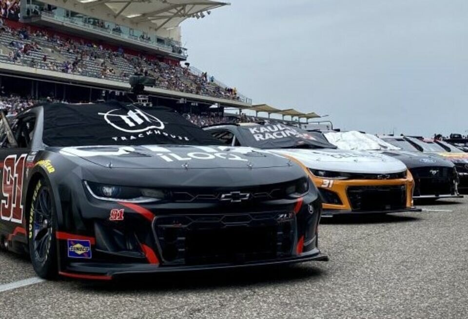    Как выступили Райкконен и Баттон в гонке NASCAR в Остине?NASCAR