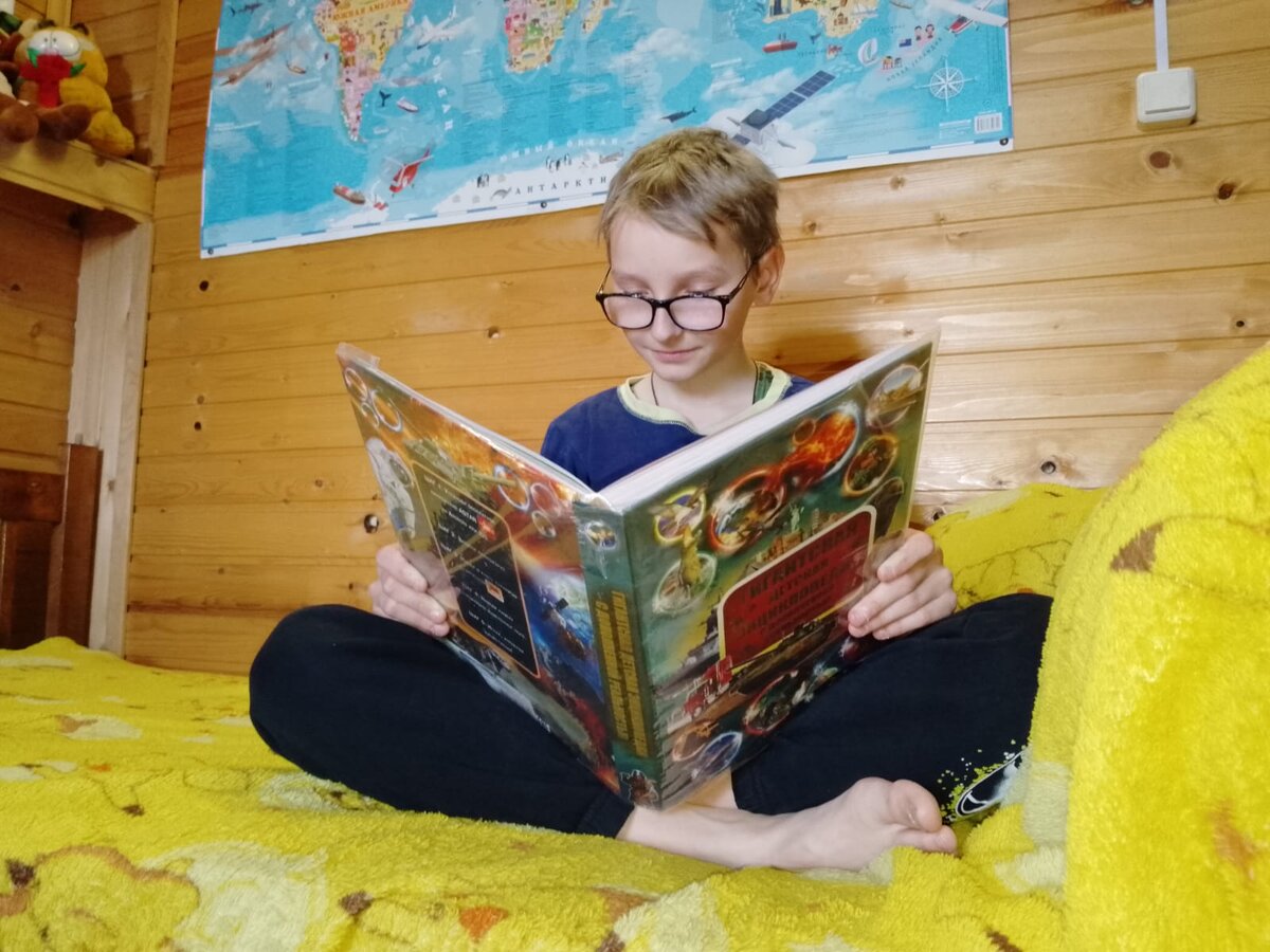 На фото Попов К.