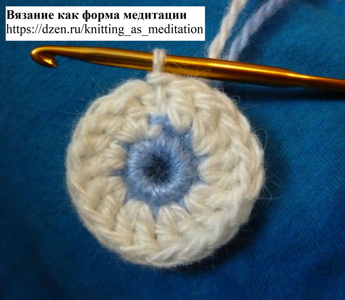Вяжем крючком пасхального зайчика