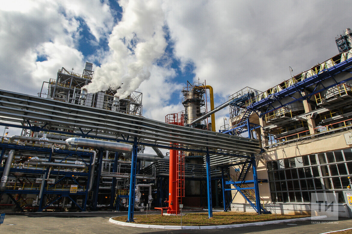​«Если вспомнить 1990-е годы, начало нулевых, то тогда доля, к примеру, “Казаньоргсинтеза” в бюджете города доходила до 30%, а сегодня это 3%». Фото: © «Татар-информ»