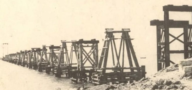 Рисунок 2. Канатная дорога в Керченском проливе, скопировано с сайта architectureguru.ru 
Источник: https://architectureguru.ru/the-most-interesting-things-about-the-construction-of-the-crimean-bridge/