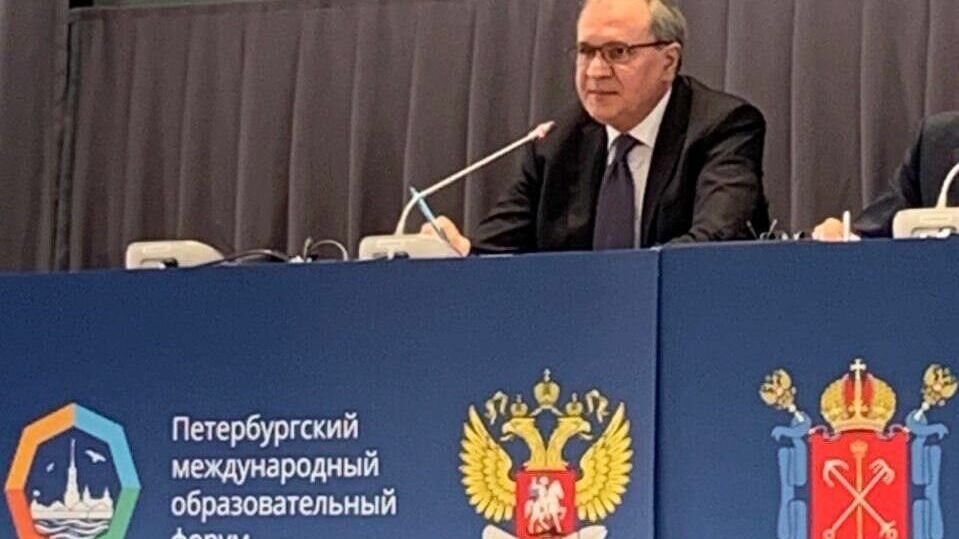     В своем выступлении советник президента РФ призвал улучшить религиозное образование в школе, а также похоронил западную культуру.