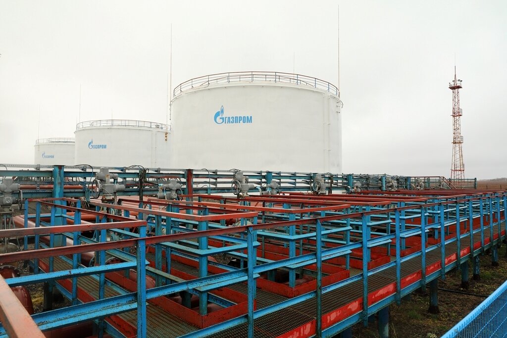 Завод газового конденсата. Добыча газового конденсата. Блочно модульная установка подготовки газа и конденсат.