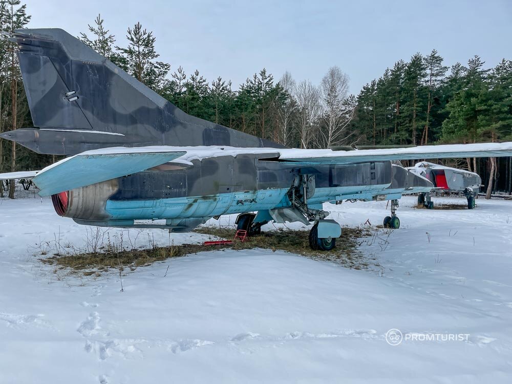 История о том, как я нашёл в лесу истребители МиГ-25У и МиГ-27 🛩✈️😳