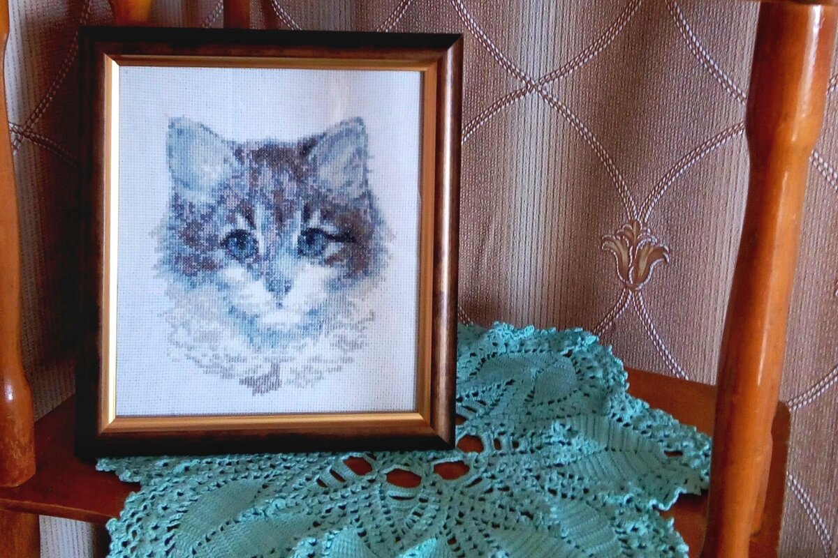 Пушок, Золотое Руно (вышивка, которая долго не вышивалась из-за чёрно-белой схемы)