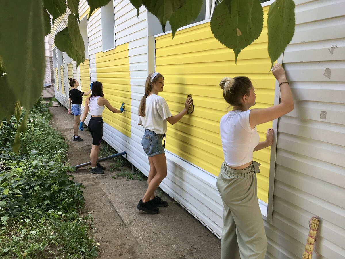 Работа в летнем городском. Трудоустройство несовершеннолетних. Работа летом для школьников. Летняя работа для подростков. Трудоустройство несовер.