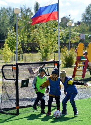 Инструктор по физкультуре В.А. Вергунов: идет футбольный матч. / ФОТО Александра Блотницкого