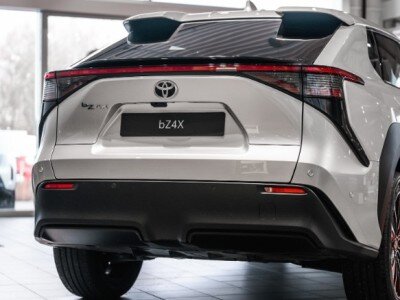    Toyota тизерит новый электрокар под брендом Lexus