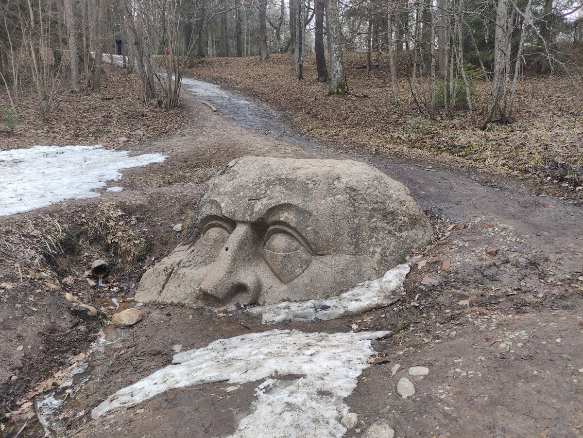 каменная голова в санкт петербурге фото