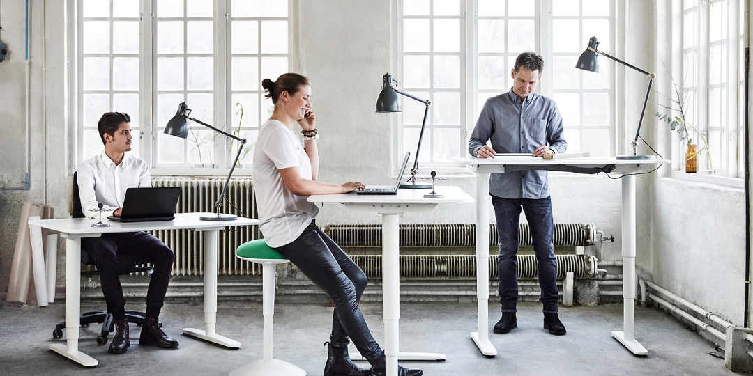 Почему важно менять положения тела во время работы и как это влияет на наш организм