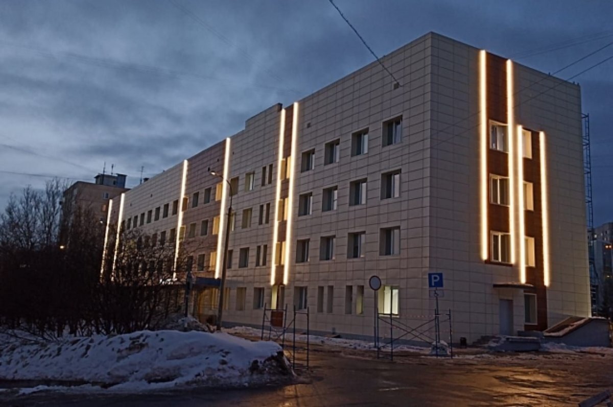    Капитальный ремонт фасада поликлиники №1 в Мурманске подошёл к концу