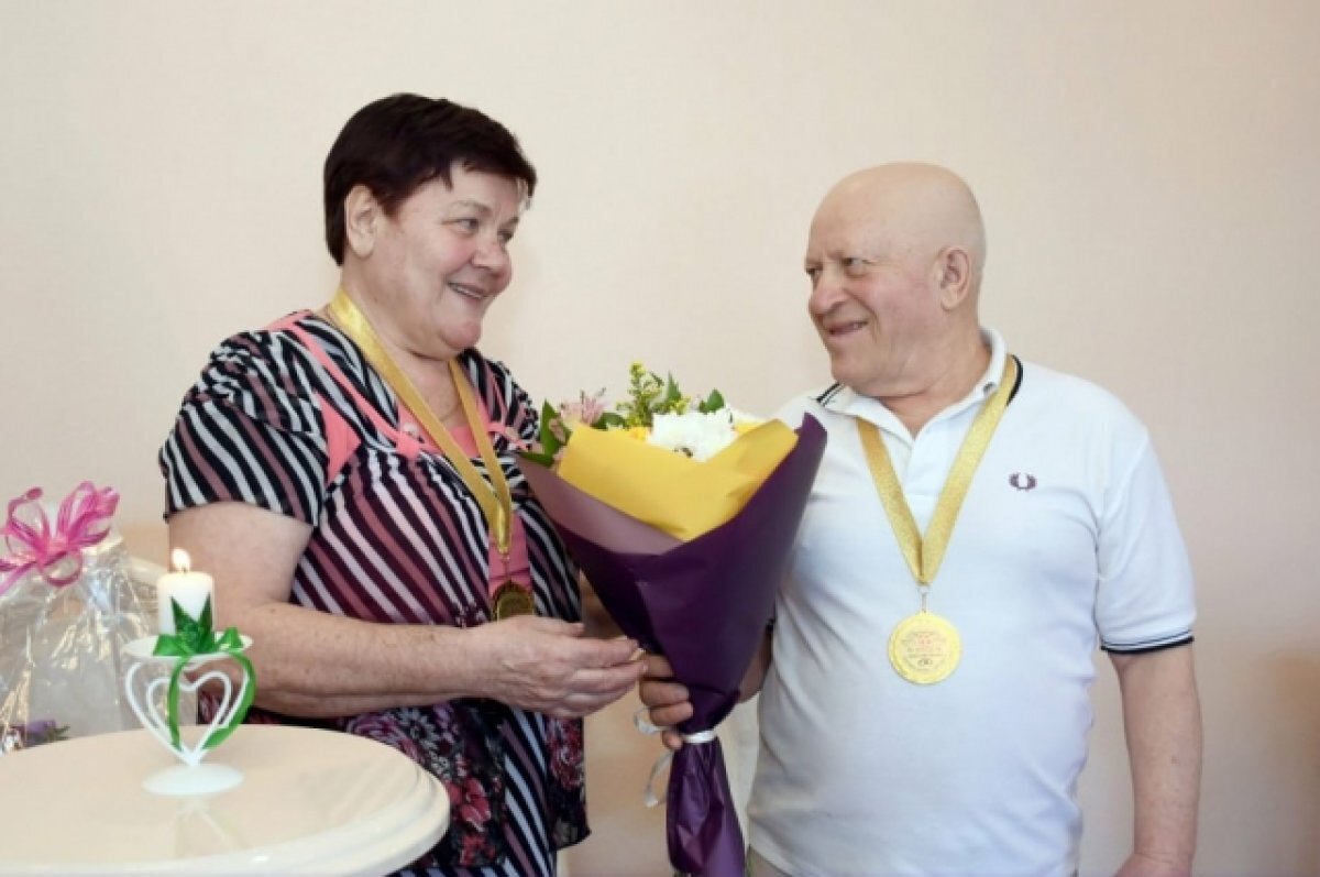    На Алтае «изумрудные» супруги рассказали романтичную историю их встречи