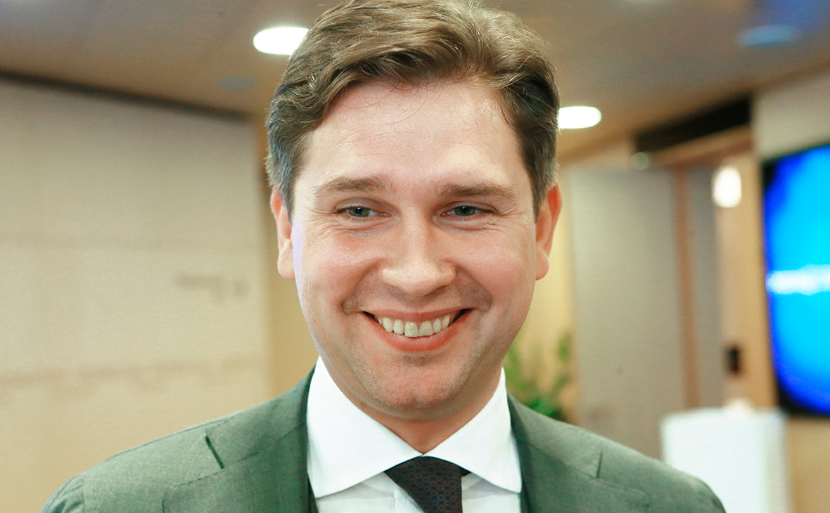 Малышев Антон Владимирович, Родился 15 ноября 1979 года. Генеральный продюсер ООО «Кинокомпания «АМА». С февраля 2013 года по ноябрь 2018 года - исполнительный директор Фонда кино.