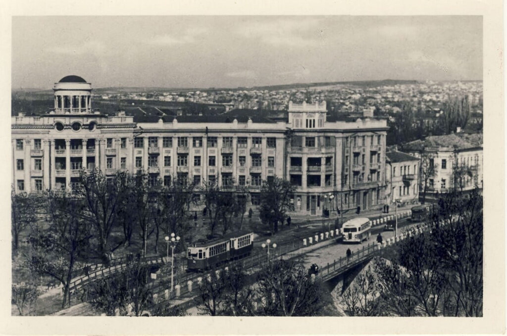 Дом на Набережной украшает Симферополь с 1939 года