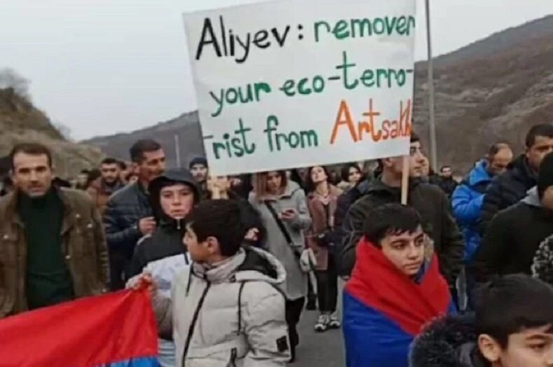 Протест жителей Нагорного Карабаха (Арцаха) против блокады Лачинского коридора. 2022 г. Фото из открытых источников сети Интернета