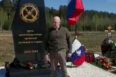    Евгений Пригожин открыл памятник погибшим бойцам ЧВК «Вагнер» под Екатеринбургом ©Скриншот