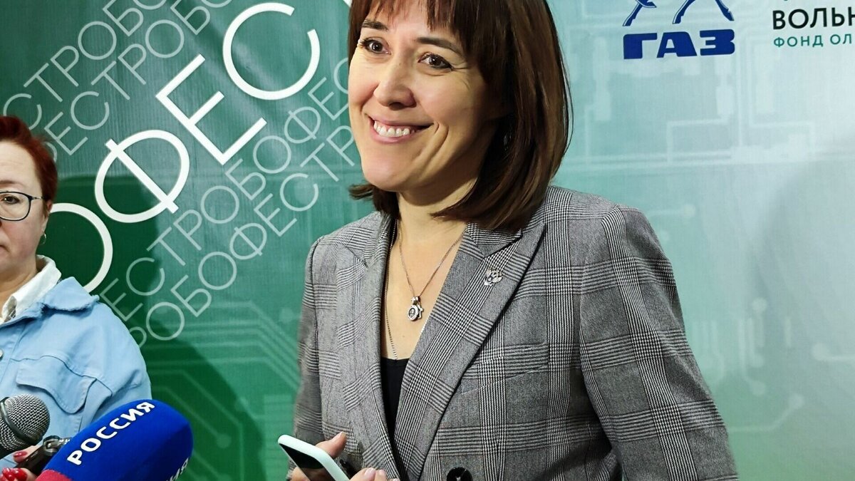     Замминистра образования и науки РФ Ольга Петрова пробежалась по площади Минина в Нижнем Новгороде. Она сделал это во время репетиции концерта ко Дню Победы. Информацию сама чиновница подтвердила NewsNN.