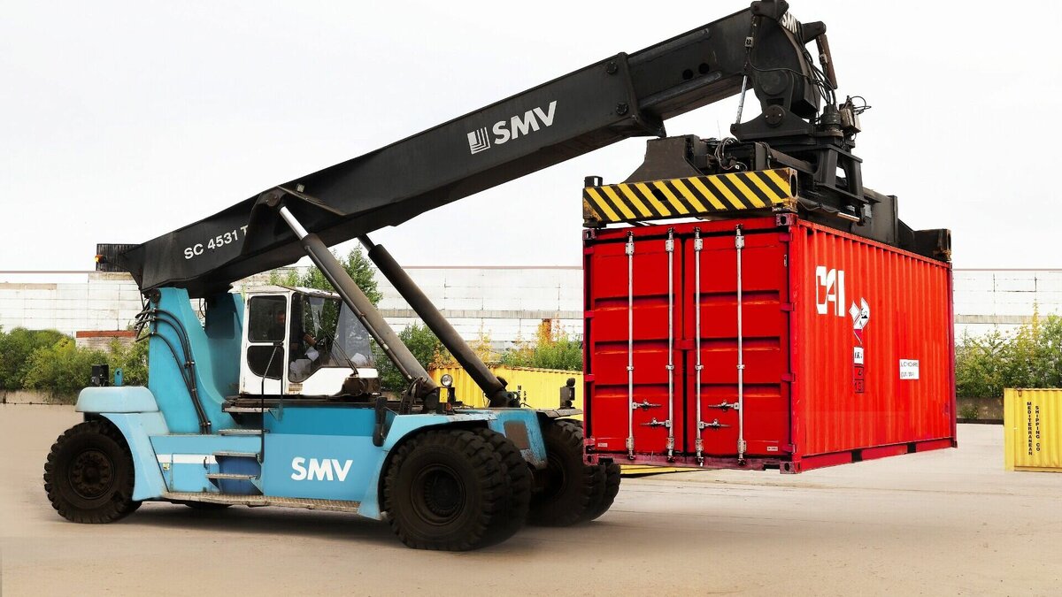     В нескольких субъектах РФ проходят судебные процессы с целью отменить итоги приватизации и вернуть предприятия государству. Фигурантом одного из исков стало АО «Коммерческий центр, транспорт и лес», базирующееся в морском порту Санкт-Петербург.