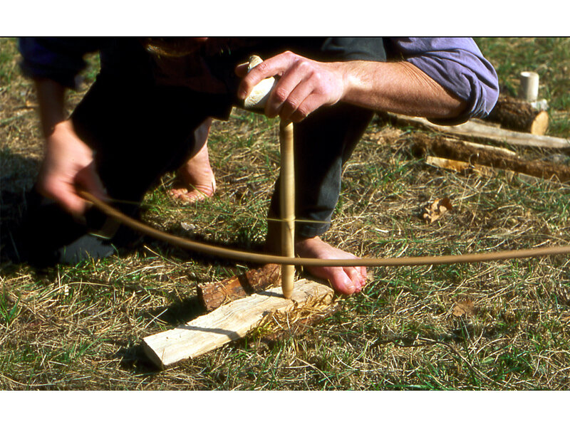 Лучковая дрель для разжигания огня