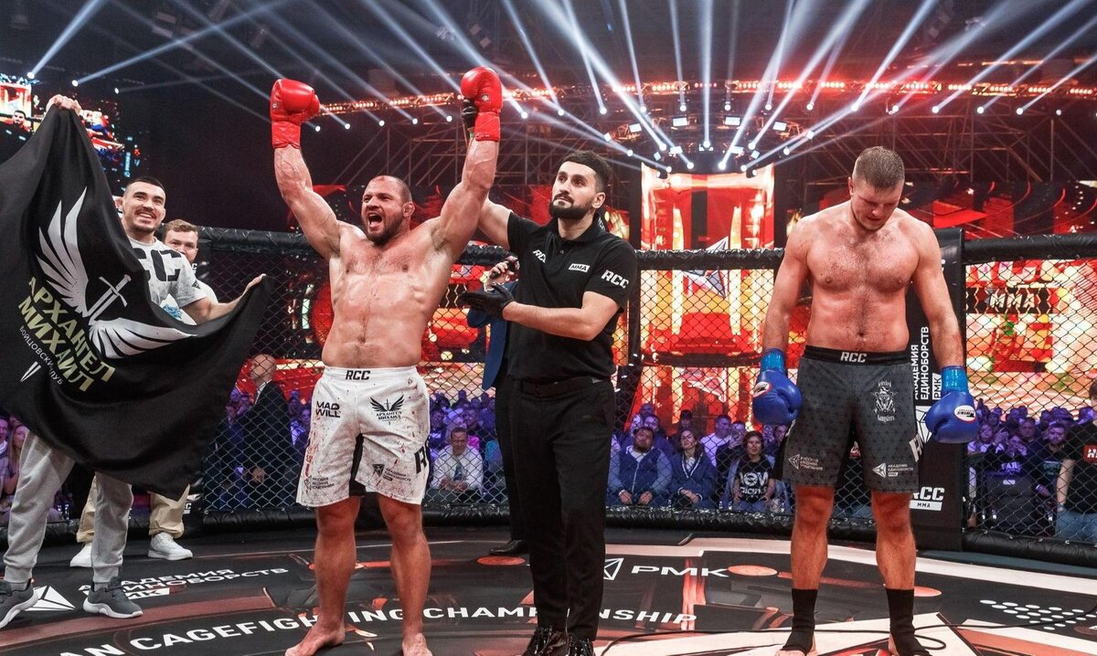 У кого самый сильный Лоу КИК UFC