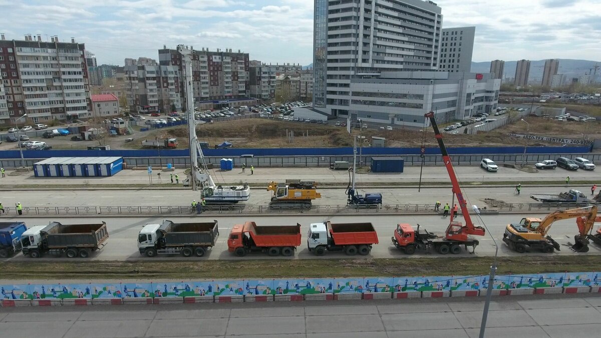     В Красноярске на улице Молокова сняли баннеры о строительстве метро. На этом месте должна появиться станция городского метротрама.