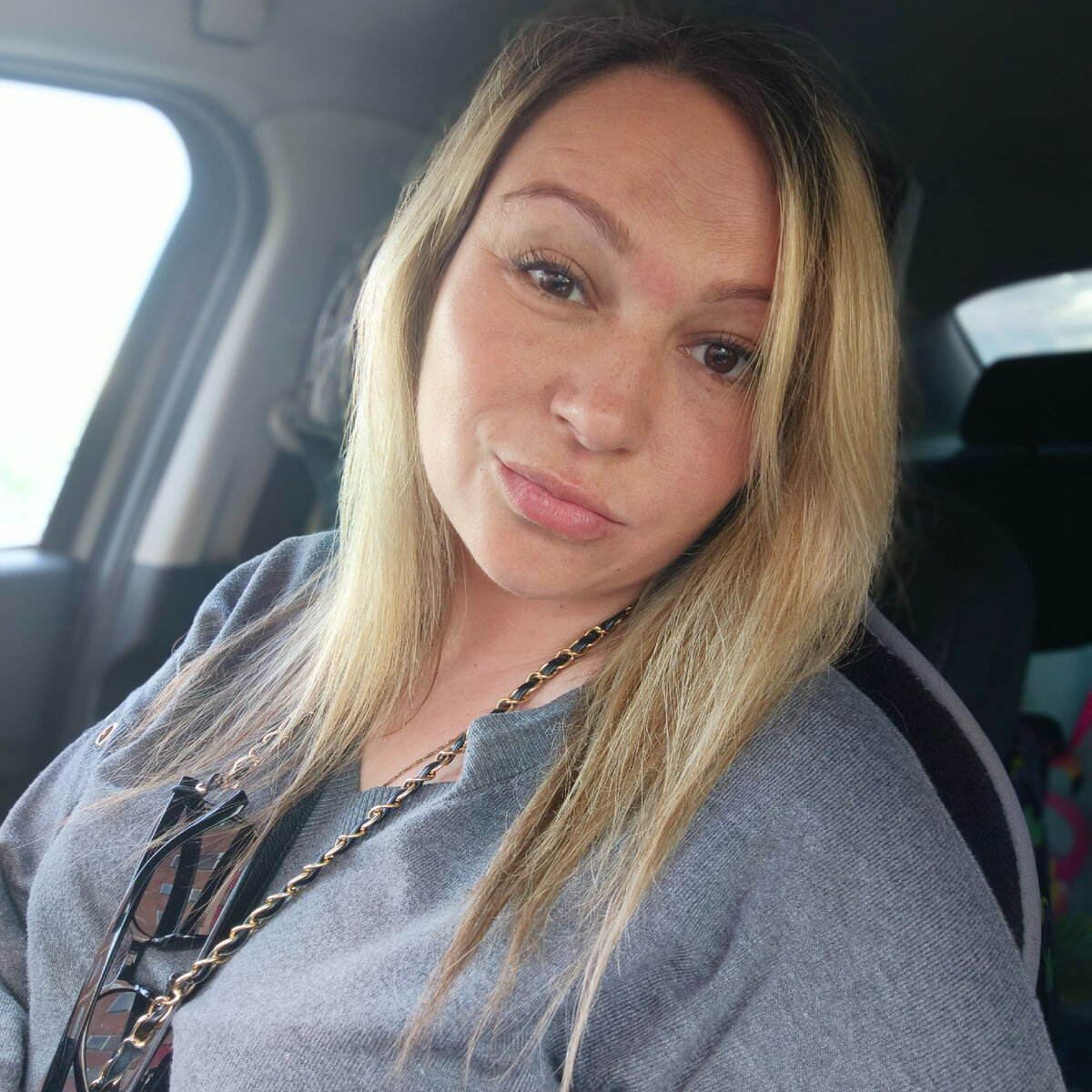 Села в машину. Буду ждать час.