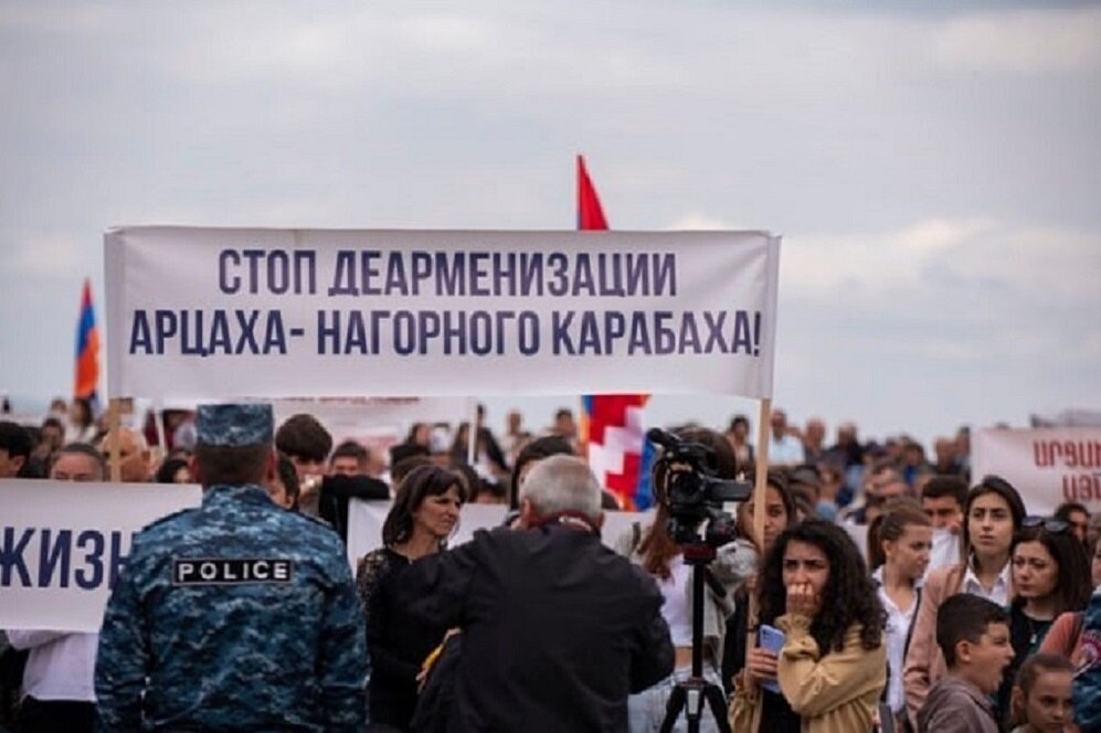 Митинг в столице Нагорного Карабаха - Степанакерте. Фото из открытых источников сети Интернета. 