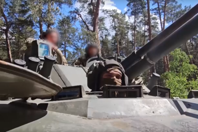    Боевая работа бронегруппы ВДВ на БМД-4М в зоне СВО ©Скриншот
