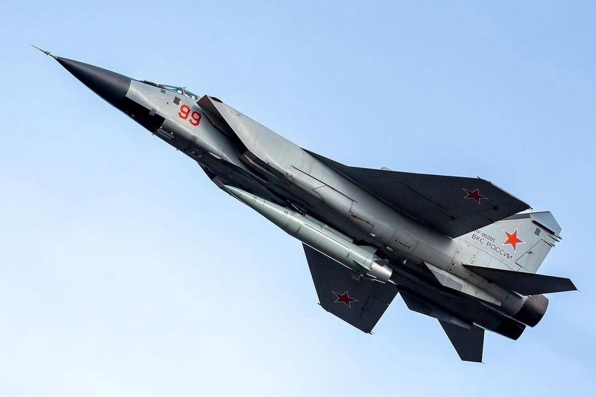 МиГ-31К с ракетой "Кинжал"
