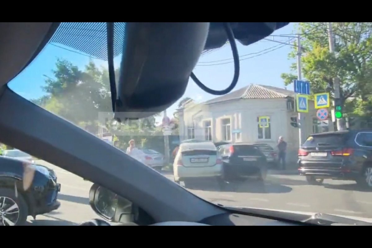    На улице Буденного в Краснодаре произошла массовая авария