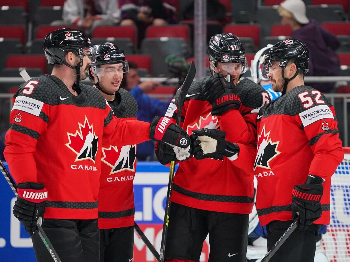    Хоккеисты сборной Канады© Фото : Сайт IIHF