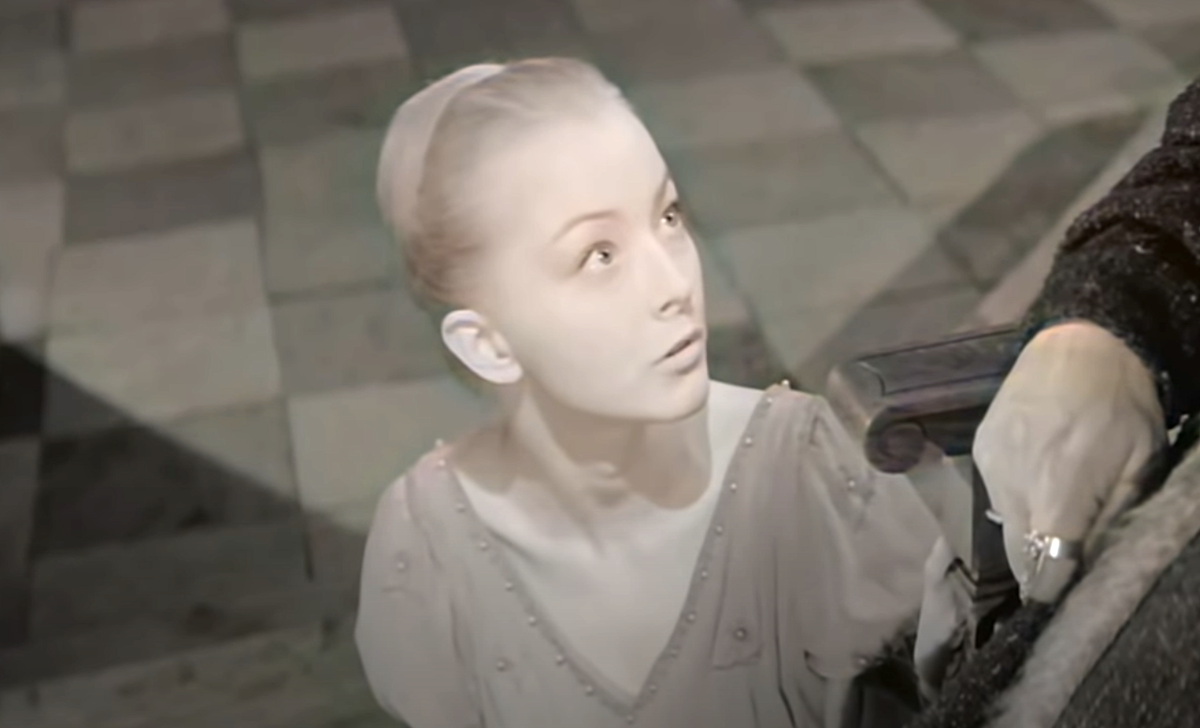 Анастасия Вертинская в фильме "Гамлет" (снимок с экрана)