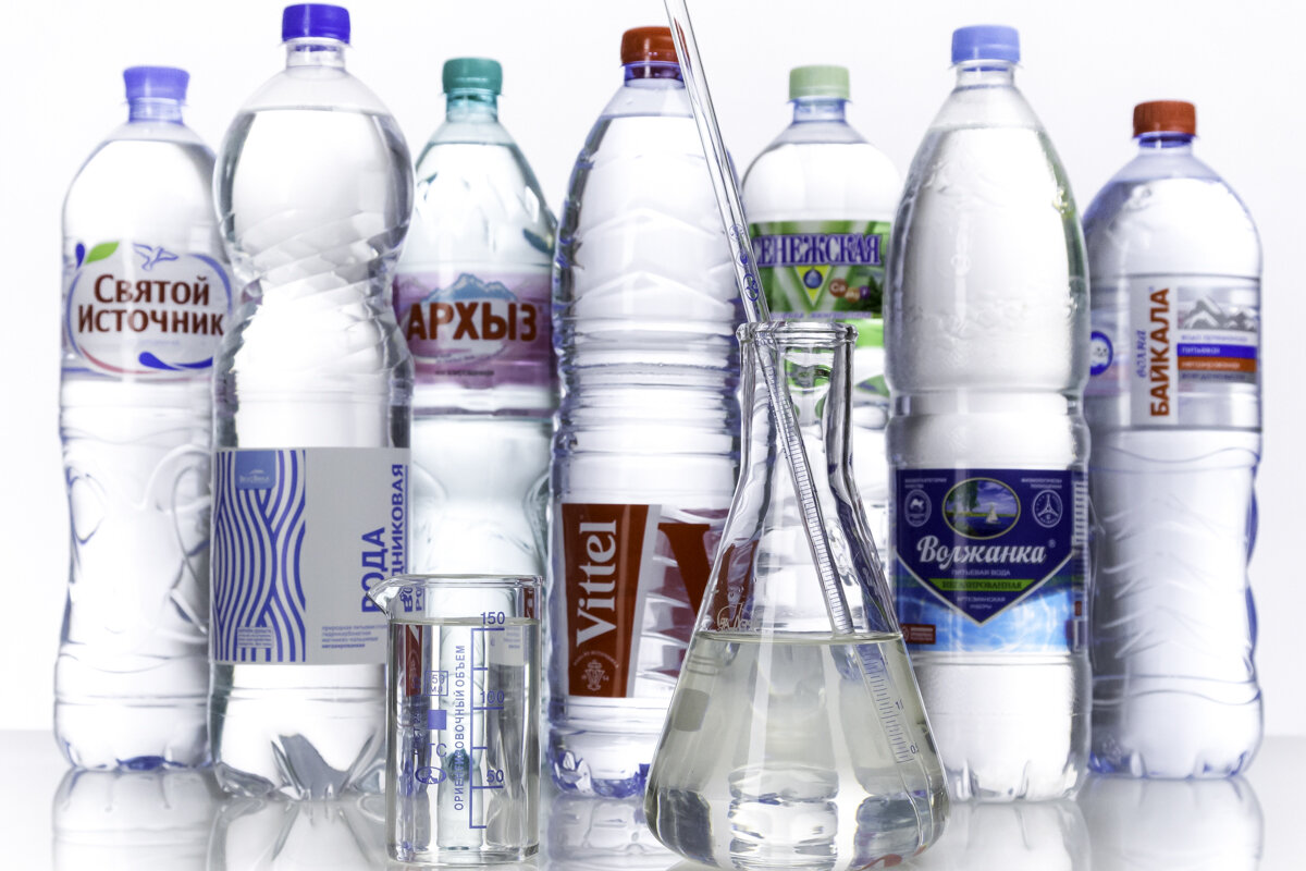 Какая известная вода. Вода питьевая бутилированная. Бутылка для воды. Питьевая вода в бутылках. Бутилированная вода марки.