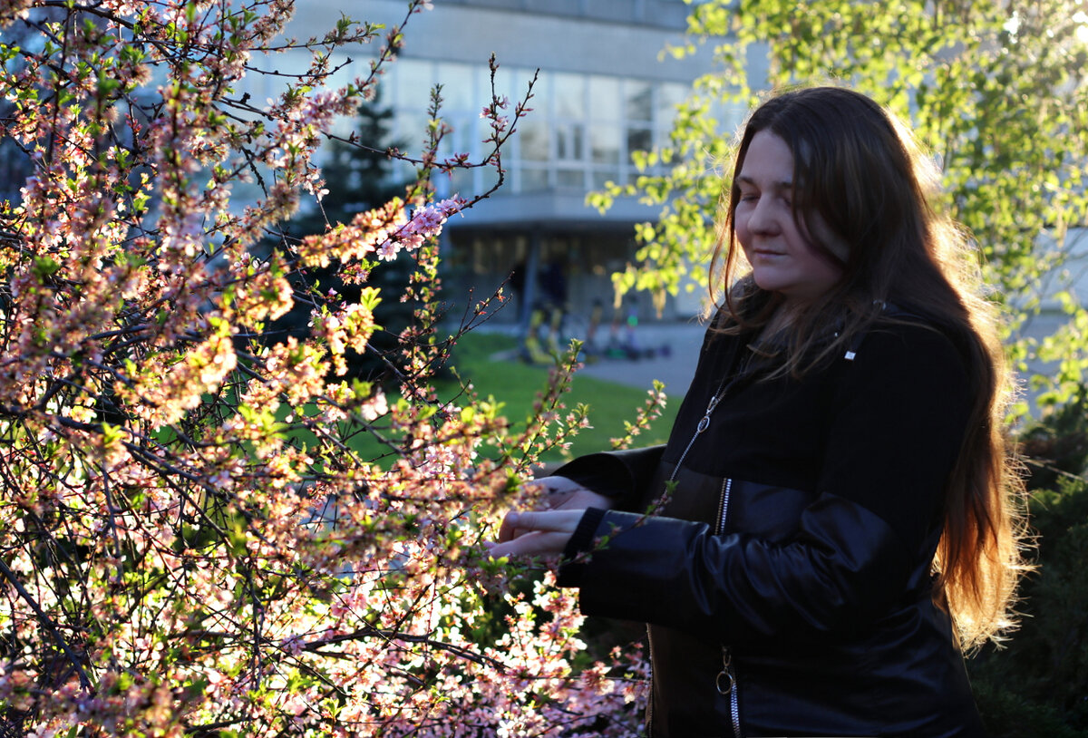 Недавно мы с мужем ходили смотреть на цветение сакуры, и её поиски превратились в целый квест. Да! Да! Для тех, кто не знал в Москве тоже посадили эти красивые японские деревья.