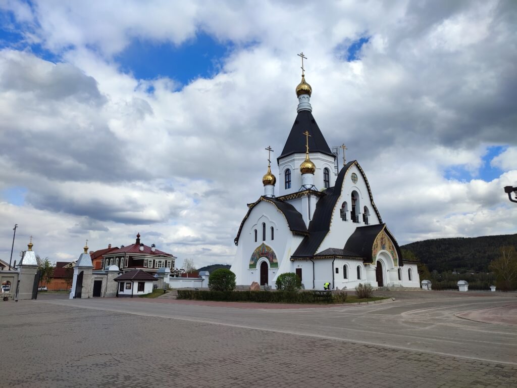 Храм Иконы Божией Матери «Всецарица» Успенского монастыря в Красноярске. Фото Алексея Паевского, май 2023 года