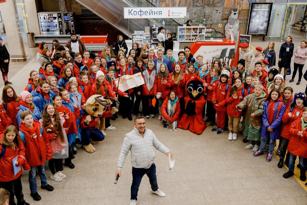 Встреча на вокзале. Вообще в НН очень любят молодежь, особенно талантливую. Всегда на всех мероприятиях присутствует министр образования Нижегородской области Ольга Петрова