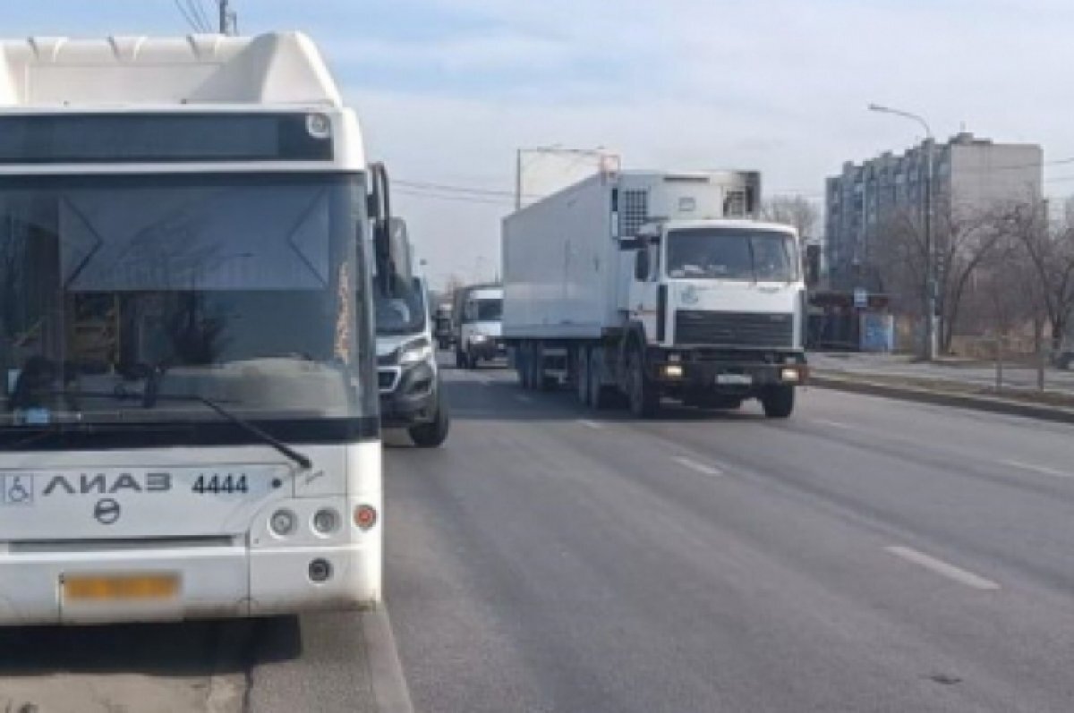    Два человека пострадали в массовом ДТП с автобусом в Волгограде