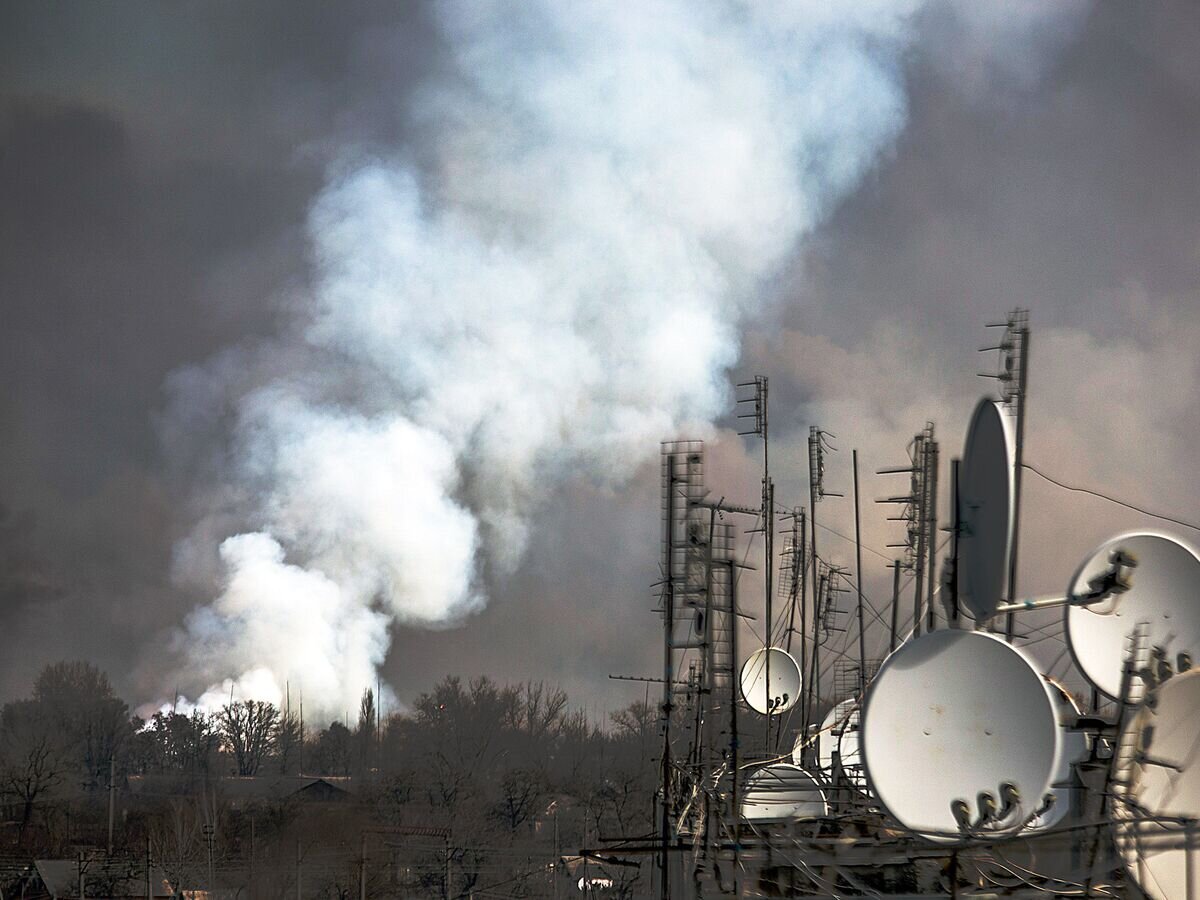    Пожар на военных складах боеприпасов в Харьковской области© РИА Новости / Стрингер