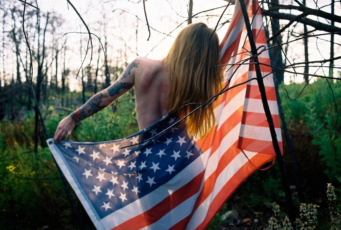 Это не американочка, а просто "кипяток".
Источник изображения: https://ilarge.lisimg.com/image/3988358/1118full-hattie-watson.jpg