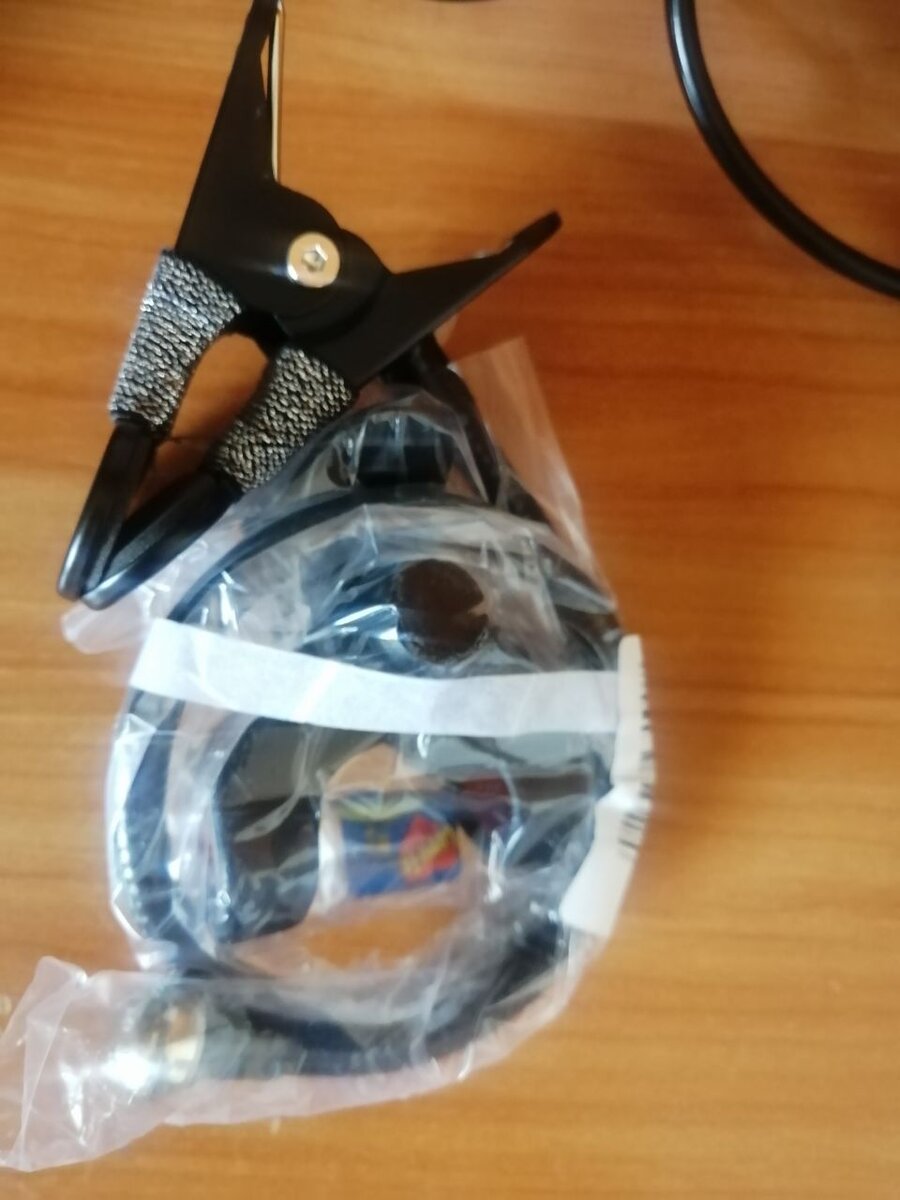 Вот такая пришла, упакована ещё была в пупырку