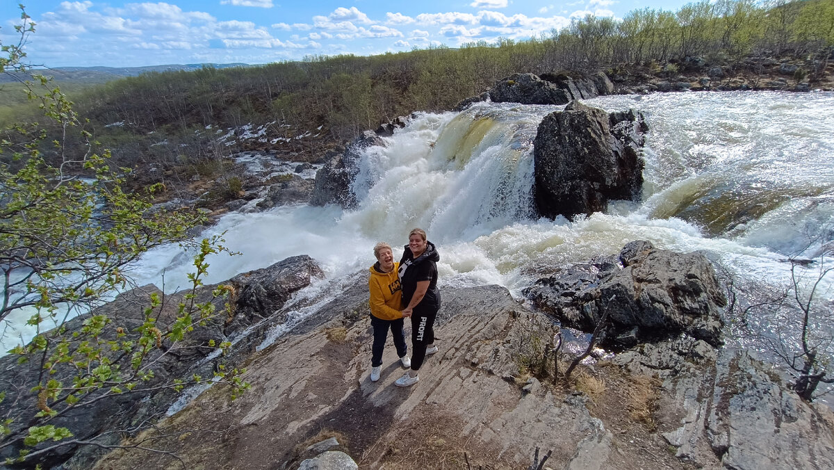 Водопад на реке Титовка. Я с дочей