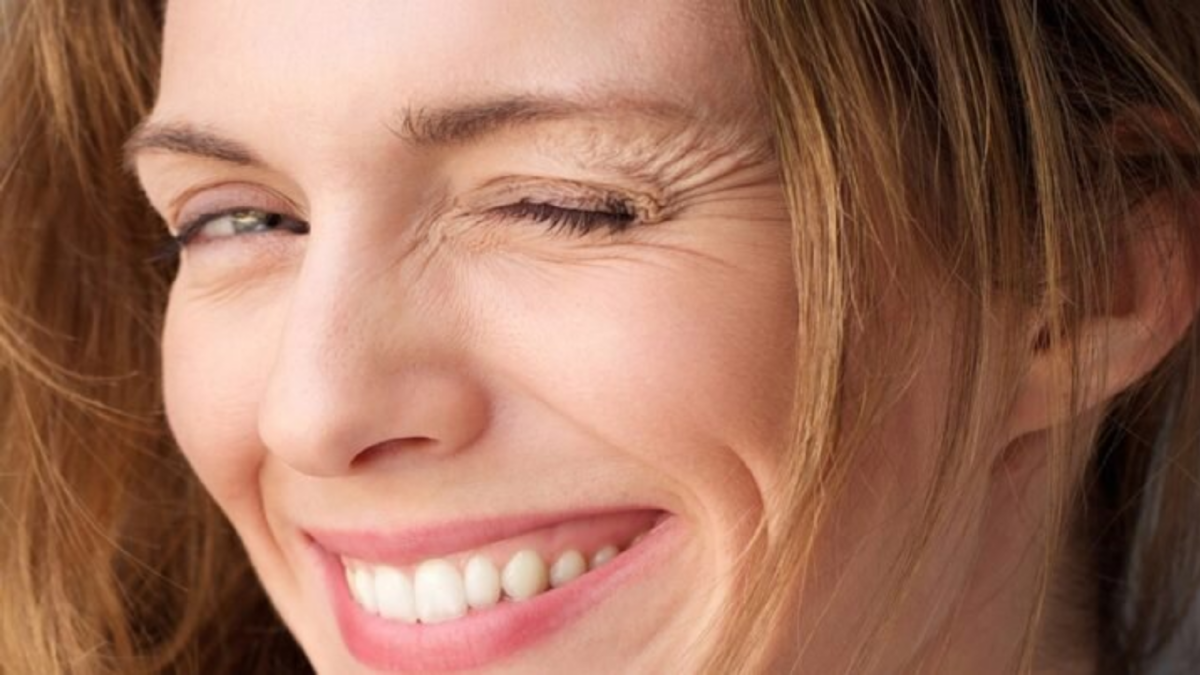 Молодая. Красивая. Но первые признаки старения уже налицо (вернее, на лице)