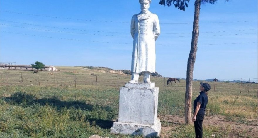 Статуя сталин